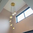 Lampă-suspendată-Art-Deco-din-alamă-cu-sticlă-albastră-7-lumini---Pallon