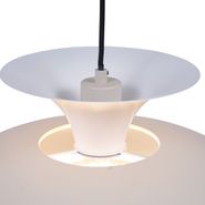 Skandināvu-piekārāmā-lampa-bēša-ar-baltu-iekšpusi---Titus