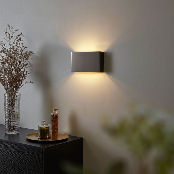 Moderna zidna lampa metalik boje 2 svetla - Otan
