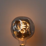 E27-Dimmbare-LED-Glühbirne-Spiralfilament-G125-Spiegel-Silber-4W-75-lm-1800K
