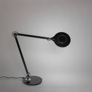 Designová-stolní-lampa-černá-vč.-LED-s-dotykovým-a-indukčním-nabíjením---Don