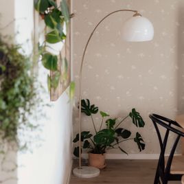 Smart booglamp messing met witte kap incl. Wifi A60 - Arc Basic