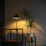 Lampada-da-tavolo-di-design-nera---Triangolo