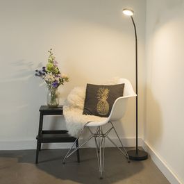 Lampada da terra moderna nera con LED regolabile - Trax