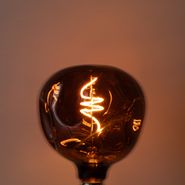 E27-Dimmbare-LED-Glühbirne-T125-braun-4W-120-lm-1800K