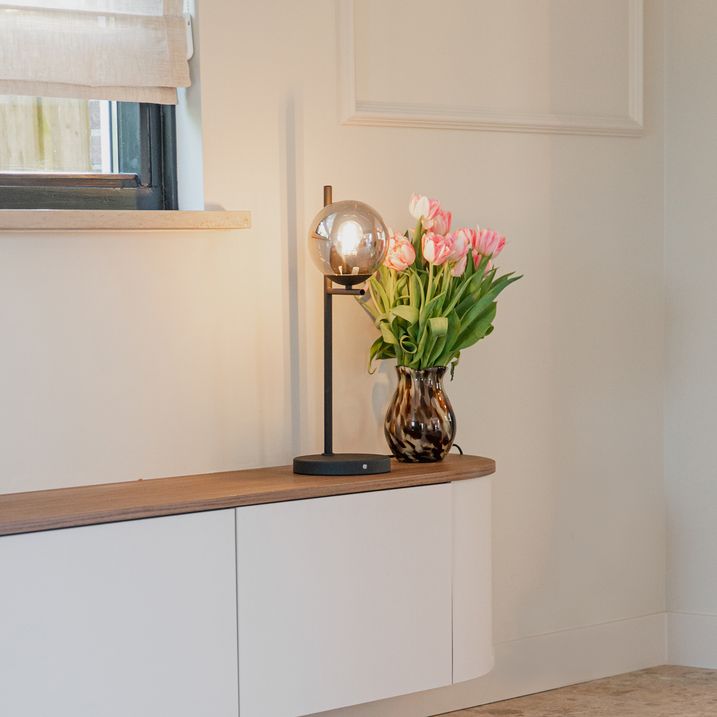 Stolní lampa v art deco stylu černá s kouřovým sklem - Flore