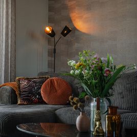 Mūsdienu stāvlampa melna 2 gaismām - Carmen