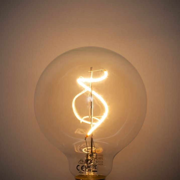 E27 LED me filament spirale me errësim G95 4W 270lm 2200K