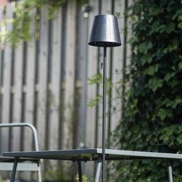 Lampada da terra per esterni nera con LED ricaricabile e solare - Ferre