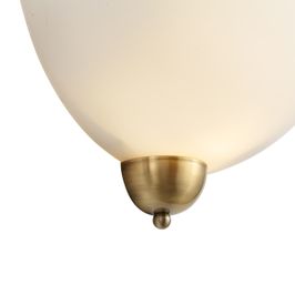 Klassieke-wandlamp-brons-met-opaal-glas---Katarina