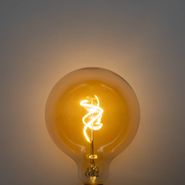 Dimmbare-E27-LED-Spiral-Filament-Glühbirne-Gold-G125-4W-270lm-2700K