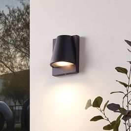 Vonkajšia nástenná lampa čierna IP44 so senzorom súmraku - Femke