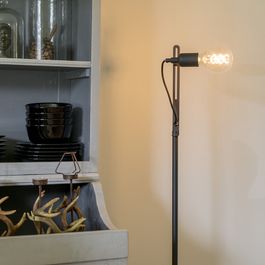 Priemyselná stojaca lampa čierna - Slide