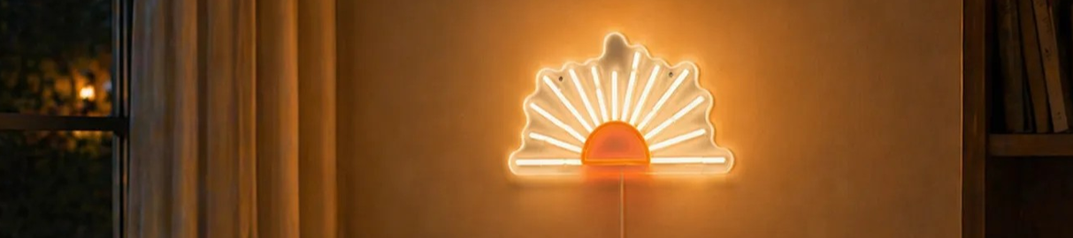 Speels, stoer en lichtgevend: neon wandlampen voor elke kamer