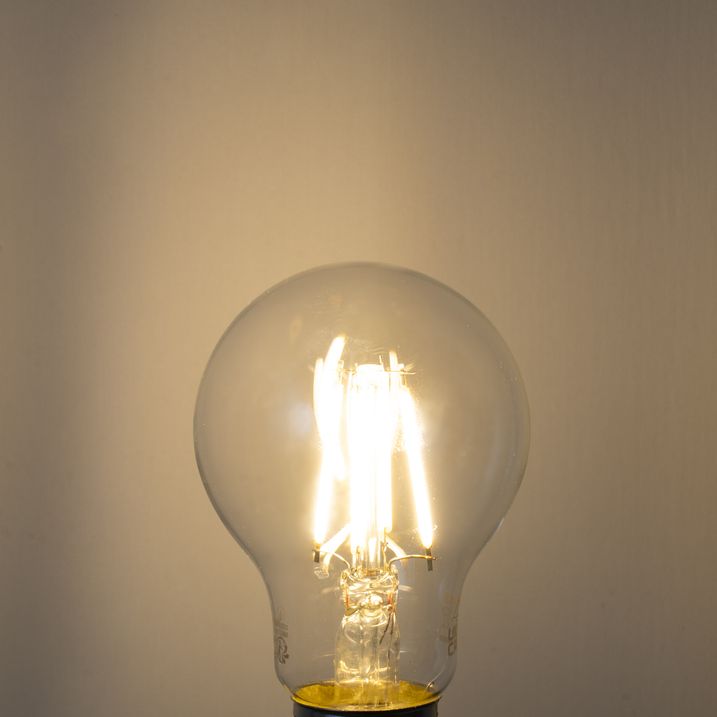 E27 Zatamnjiva LED žarulja A60 Prozirna 4.5W 500 lm 2700K