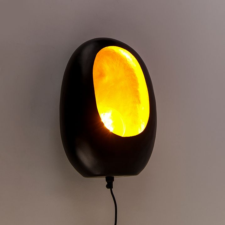 Dizajnová nástenná lampa čierna so zlatým vnútrom 36 cm - Cova