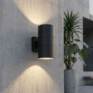 Moderne-utendørs-vegglampe-svart-2-lys-AR111-IP44---Duo