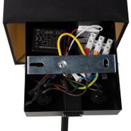 Lampa-de-perete-moderna-cu-priza-USB-si-capota-patrata-neagra---Zeno