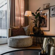 Vloerlamp-brons-met-witte-kap-en-verstelbare-arm---Ladas-Deluxe