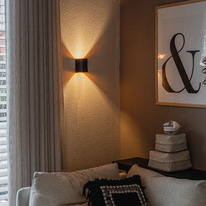 Moderna sienas lampa melna ar misiņu - Sabbio
