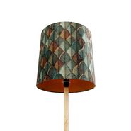 Lampadaire-en-bois-avec-abat-jour-en-velours,-motif-feuilles-et-intérieur-doré---Mels