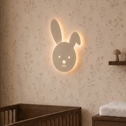 Vaikiškas-sieninis-šviestuvas-smėlio-spalvos-su-LED-3-pakopų-reguliuojamu-šviesos-srautu---Benny-the-Bunny