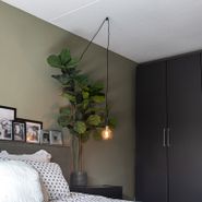 Lampă-suspendată-de-design-neagră-cu-priză---Cavalux
