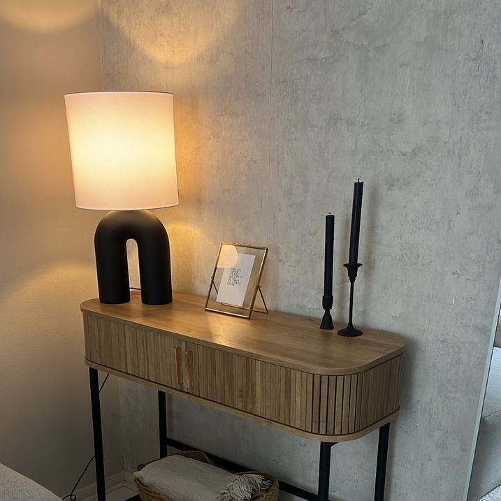 Scandinavische tafellamp zwart met witte linnen kap - Lotti