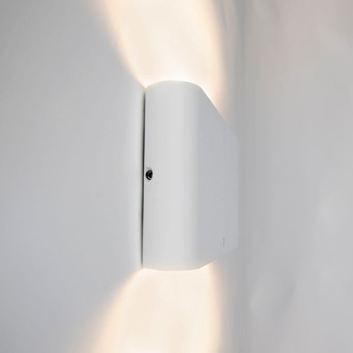 Nástenná lampa biela 17,5 cm vrátane LED IP65 - Batt