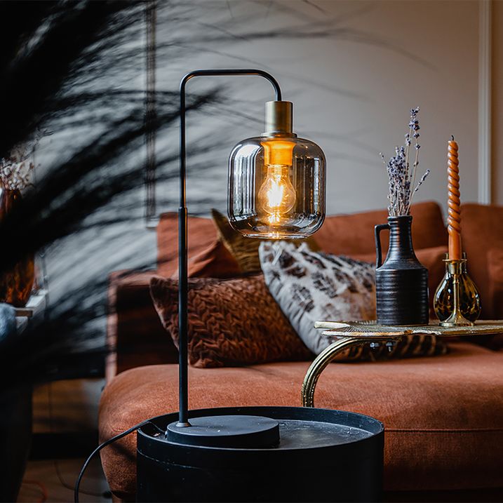 Chytrá stolní lampa černá se zlatem a kouřovým sklem vč. Wifi A60 - Zuzanna