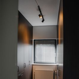 Паметен-систем-за-осветлување-на-траки-во-црна-боја-со-3-WiFi-GU10-1-фазни-светилки---Iconic-Jeana