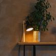 Ruralna-stolna-lampa-crna-sa-drvetom---kremen