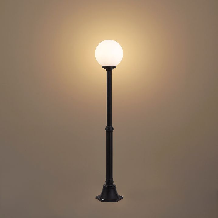 Klassische Außen-Stehleuchte schwarz mit Opalglas 140cm IP44 - Champs