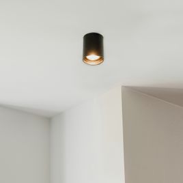Sodobna nadgradna reflektorska svetilka črna GU10 50mm - Tubo