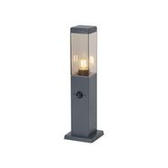 Utomhuslampa-mörkgrå-med-rökglas-45-cm-IP44-med-uttag-och-rörelsesensor---Malios