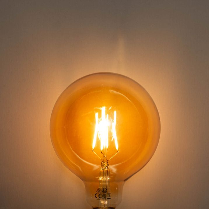 Set me 5 llamba LED E27 të zbehta Gold G125 4.9W 450 lm 2200K