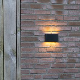 Moderna āra sienas lampa melna 17,5 cm ar LED IP65 - Batt