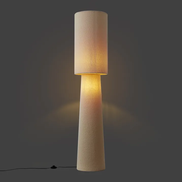 Lampada da terra in tessuto beige con base in legno Saliah | Maisons du Monde