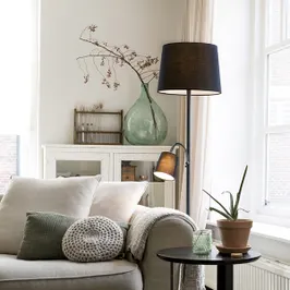 Klasična stoječa svetilka črna s črnim odtenkom in bralno lučjo - Retro