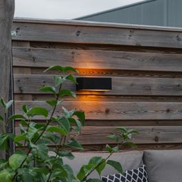 Moderne wandlamp zwart met lichteffect IP54 - Houks