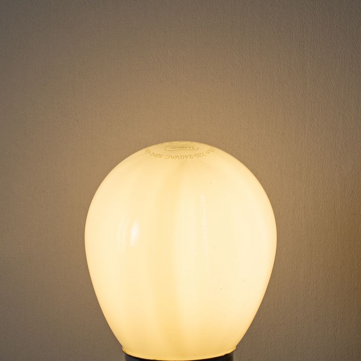 E27 3-stegs dimbar LED-lampa P45 Opalglas 5W 470 lm 2700K
