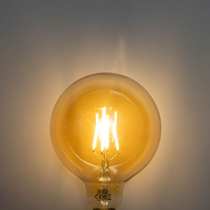 LED regulable E27 dorado G125 5W 450lm 3000K