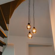 Art-Deco-viseća-svjetiljka-crna-s-dimnim-staklom-okrugla-3-svjetla---Vidro