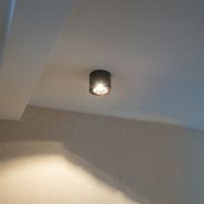 Moderne-plafondspot-zwart-draai--en-kantelbaar-AR111---Rondoo-Up