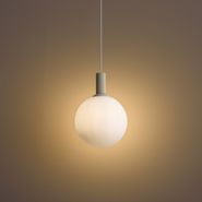 Skandinavische-Pendelleuchte-Beige-mit-Opalglas---Polly