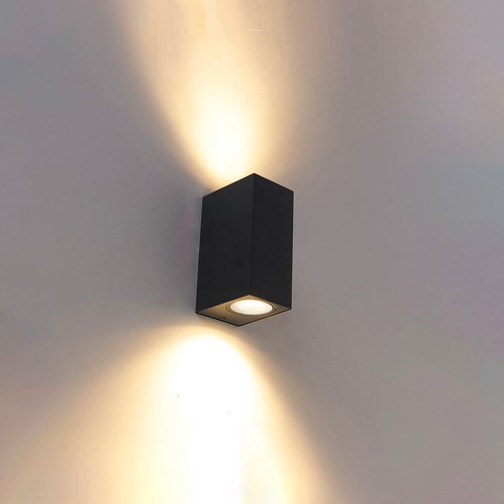Nowoczesna lampa ścienna czarna 2-światła IP44 - Baleno
