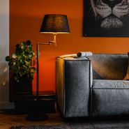 Vloerlamp-zwart-met-zwarte-kap-en-verstelbare-arm---Ladas-Deluxe