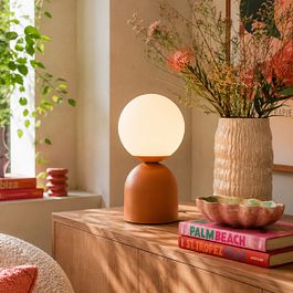 Lampe de table style hôtel chic orange avec verre opale - Pallon Trend