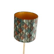 Lampadaire-en-bois-avec-abat-jour-en-velours,-motif-feuilles-et-intérieur-doré---Mels
