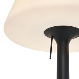 Moderna-āra-stāvlampa-melna-ar-baltu-abažūru-IP44---Big-Virginia